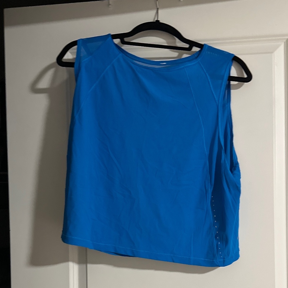 Sculpt cropped tank top